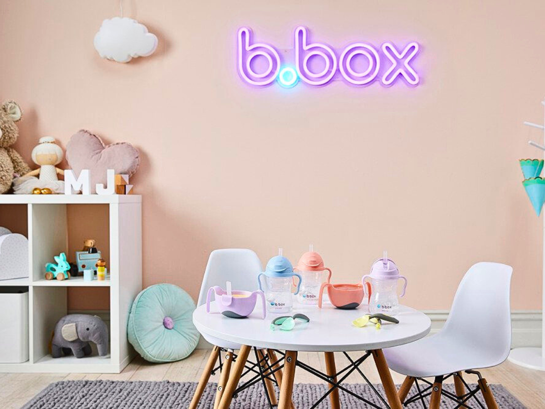 b.box – kolorowe kubki, bidony i lunchboxy dla dzieci - aranżacja w pokoju dziecka