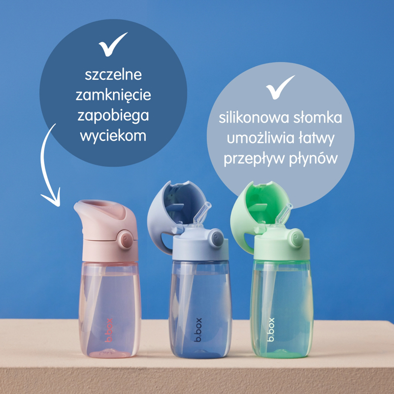Trzy kolorowe bidony b.box ze słomką – różowy, niebieski i zielony. Grafika podkreśla szczelne zamknięcie zapobiegające wyciekom oraz silikonową słomkę ułatwiającą przepływ płynów.