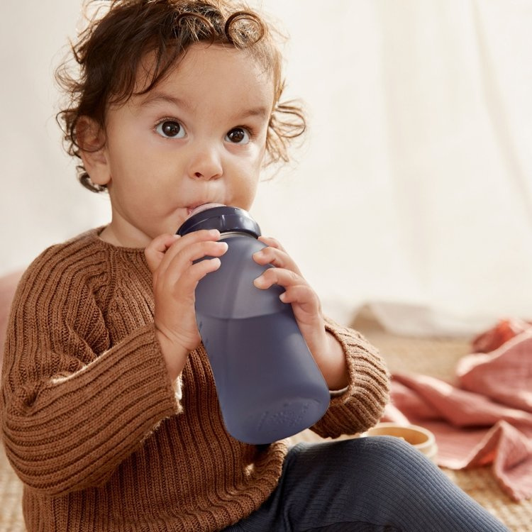 Szklana butelka ze smoczkiem M reagująca na temperaturę, 240 ml, borówkowa, Everyday Baby OUTLET