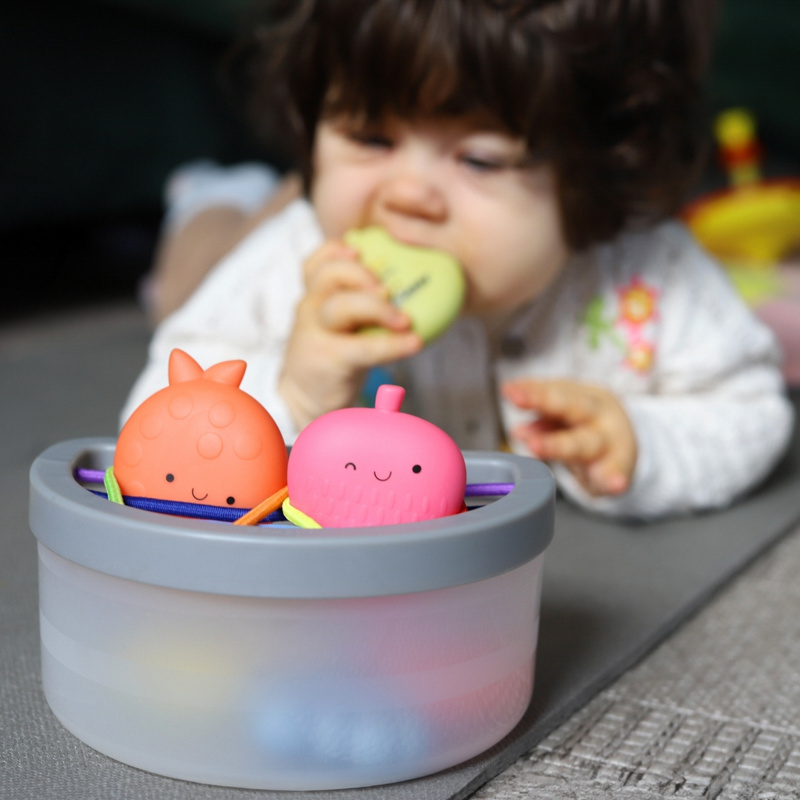 Sassy Sorter zabawka STEM – kubeczek z owocami 6m+