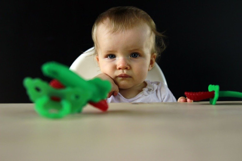 Gryzak malina, niebieski, RaZbaby