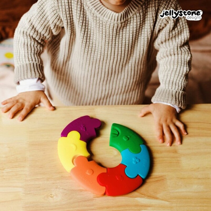 Pierwsze puzzle sensoryczne dla niemowlaka kółko Jellystone Design tęczowe