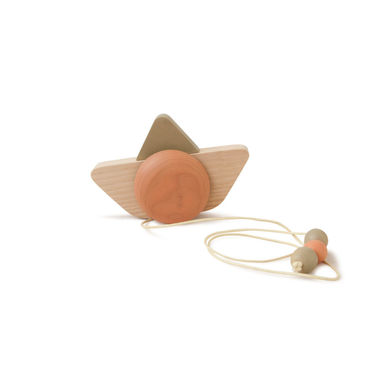 STATEK NA KÓŁKACH, drewniana zabawka dla dzieci, kolor terra, Babai, EKO