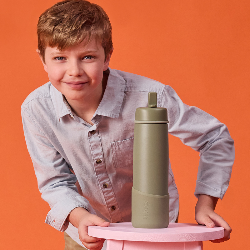 b.box b.box Silikonowa nakładka ochronna na butelkę 690 ml, Olive